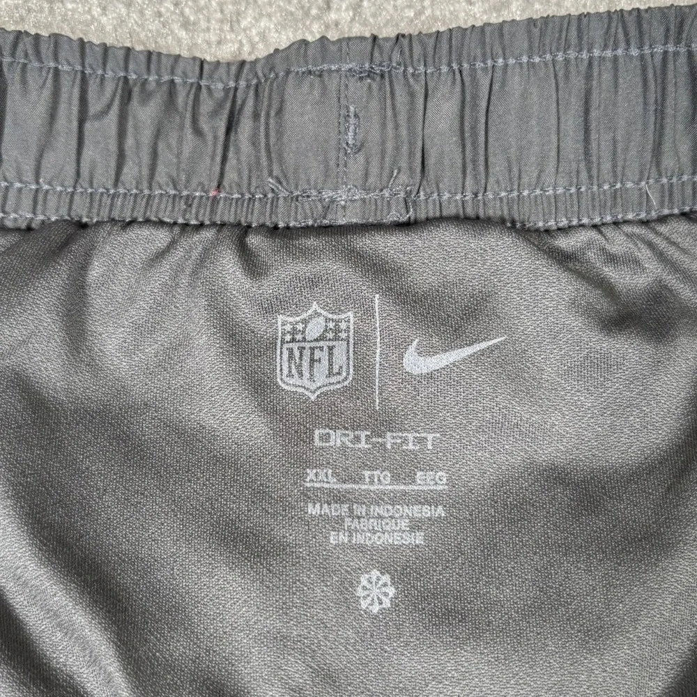 Nike Cleveland Browns Shorts Womens 2XL Gray Dri Fit Logo Running Athletic Gym